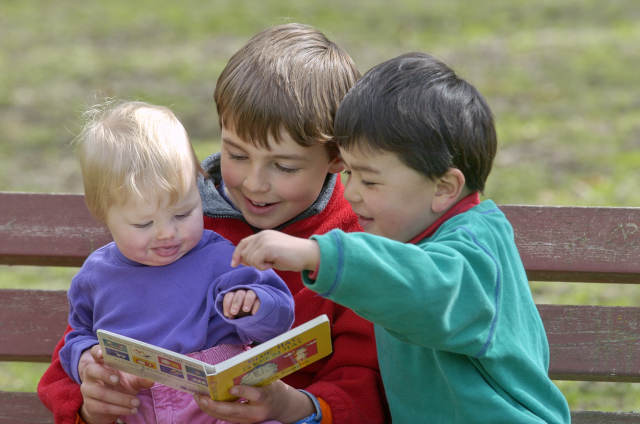 kids reading together