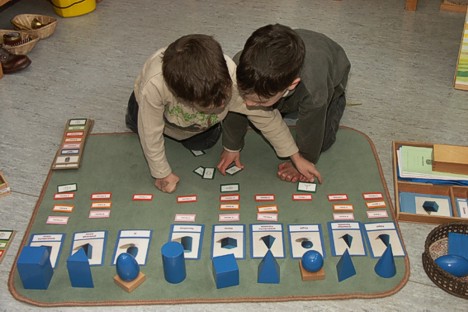 montessori_working_together