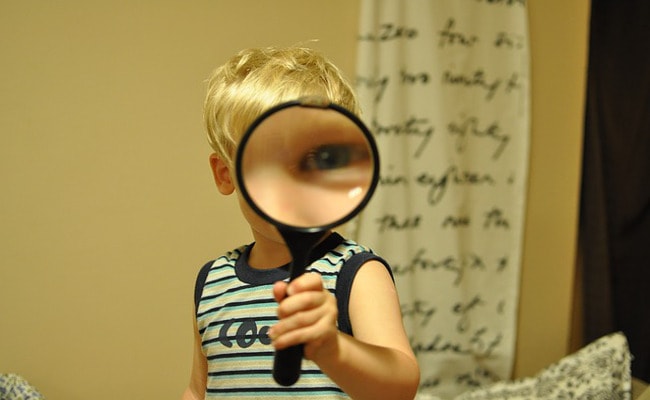 magnifying glass activity with kids