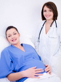 pregnant mum with doctor