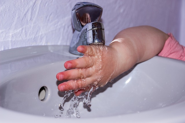 handwashing to prevent contamination