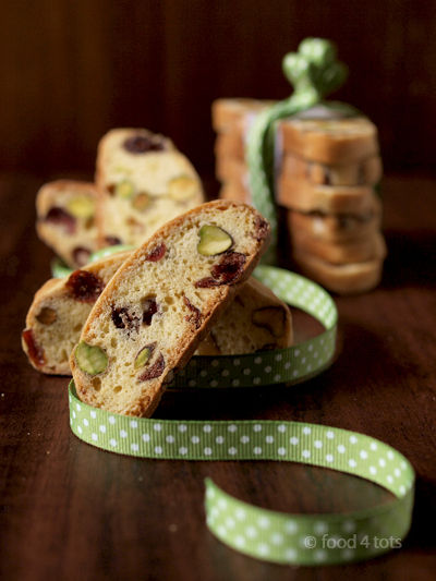 cranberry and pistachio biscotti