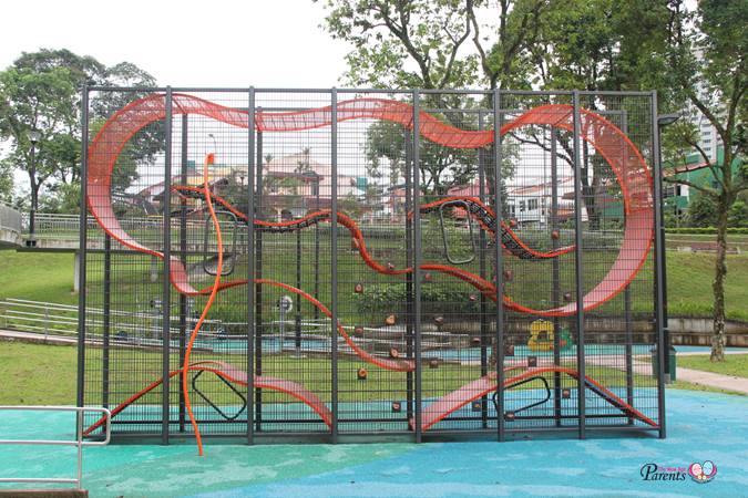 vertical playground jalan mengkudu