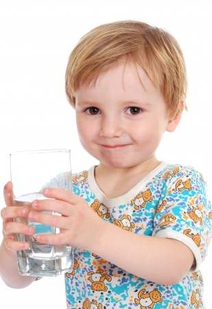 Kids drinking water