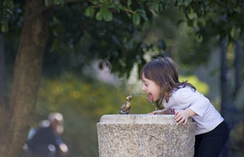 getting children to drink water