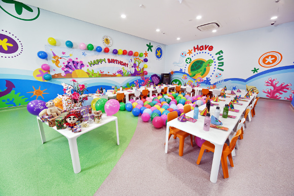 Bright and colourful decorations that enliven the party room at SAFRA Kidz Amaze