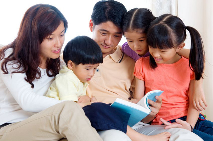 parents and children reading