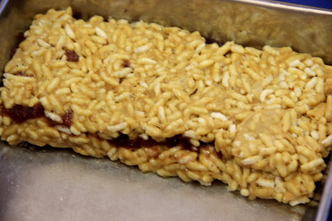 cover with on more layer of rice cereal