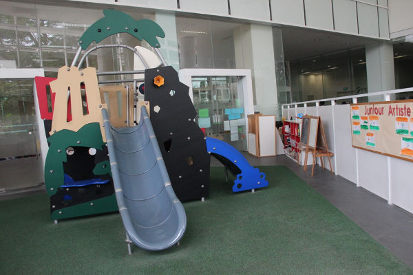 Outdoor play area Learning Vision Solaris