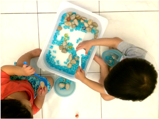 making your own sensory bin