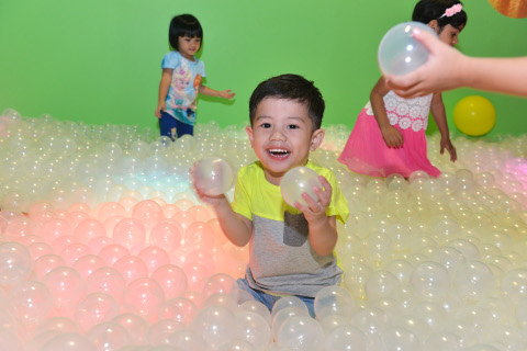 eXplorerkid Downtown East Magical Ball Pit