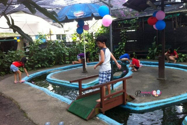 longkang fishing at kids kampong