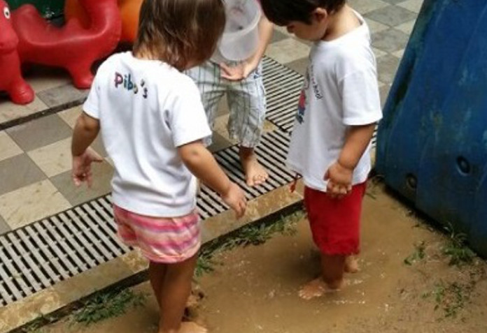 learning about mud at Pibos Garden Playschool