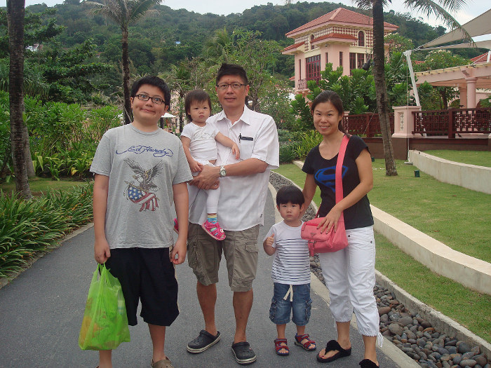 Mr Tan Wee Keng and family