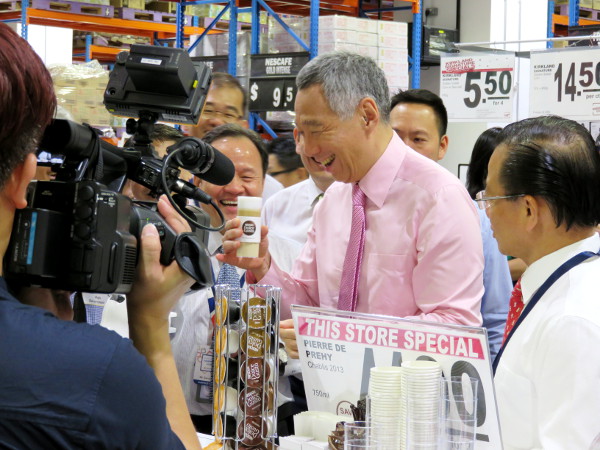 Lee Hsien Loong at NTUC Warehouse Club