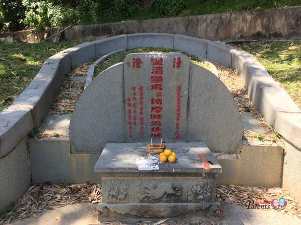 closer look at tan tock seng tomb