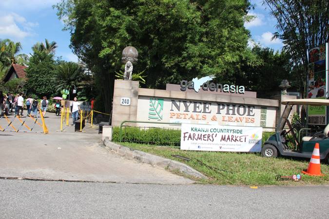 nyee phoe petals and leaves entrance