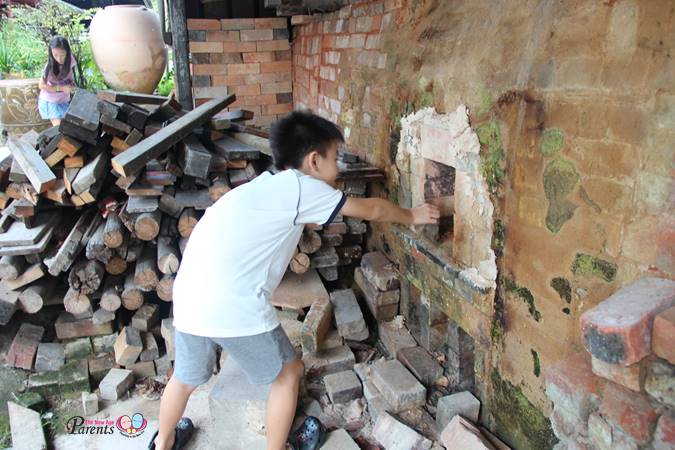 putting firewood into the last dragon kiln in singapore