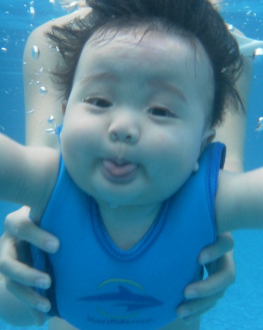 What are the benefits of baby swimming
