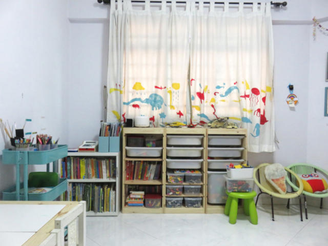 neat and clutter free kids room