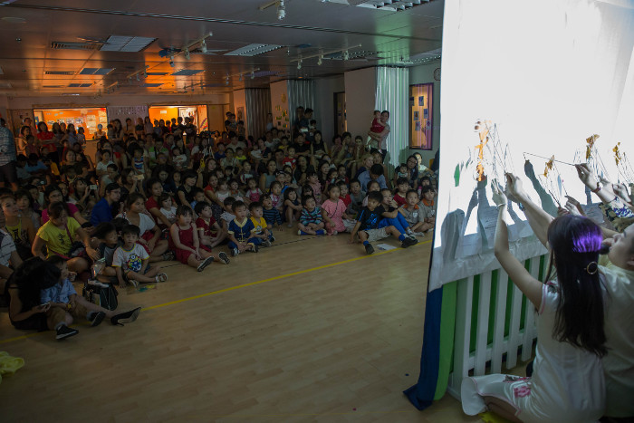 Chengzhu Mandarin teachers putting up a shadow puppetry show