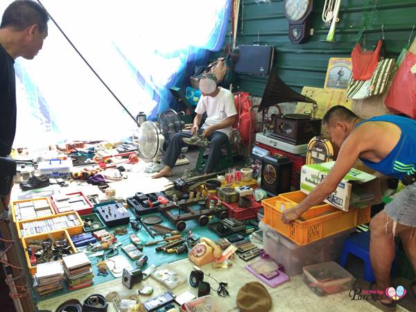 thieves market at sungei road