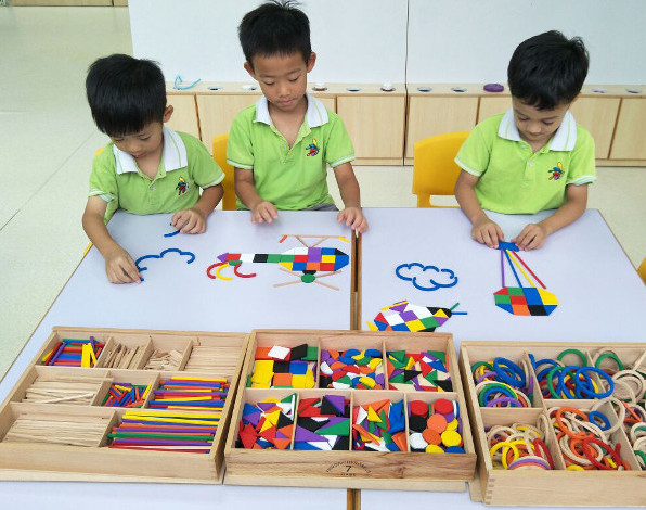 Children playing with Frobel Gifts