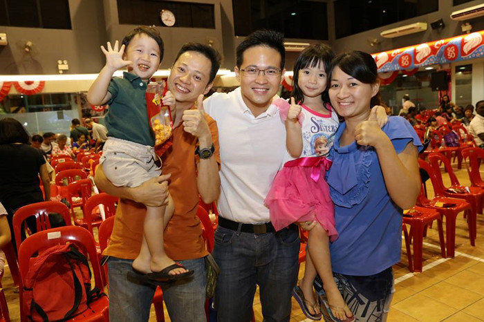 Desmond Choo with other parents at a Tampiness grassroots event