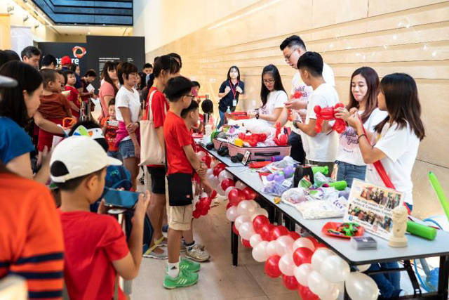 Balloon Sculpting national day national museum