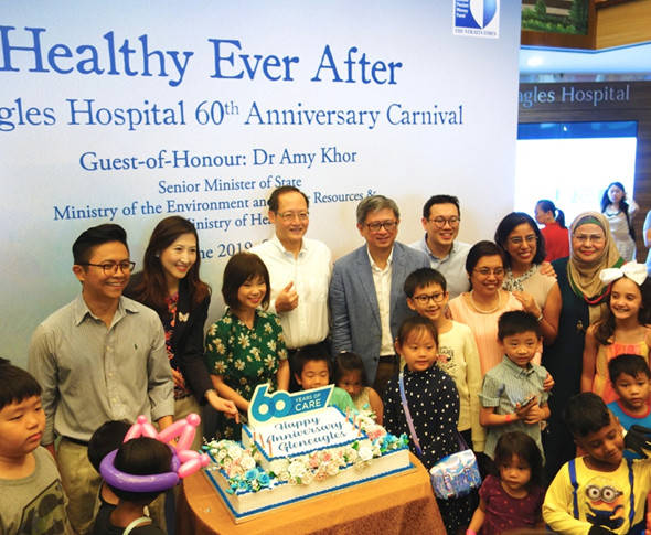 Gleneagles Hospital 60th Anniversary Cake Cutting with Dr Amy Khor