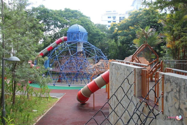 woodlands circle green park tall playground