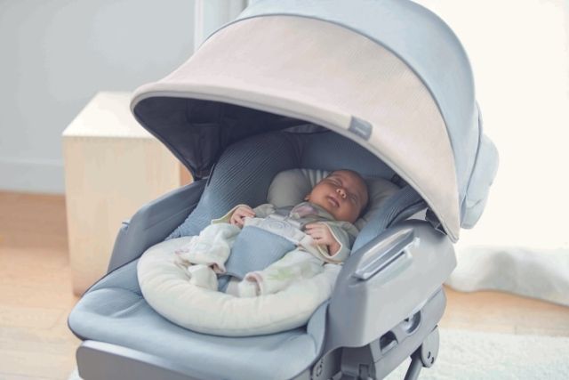 Combi Parenting Station Baby Sleep