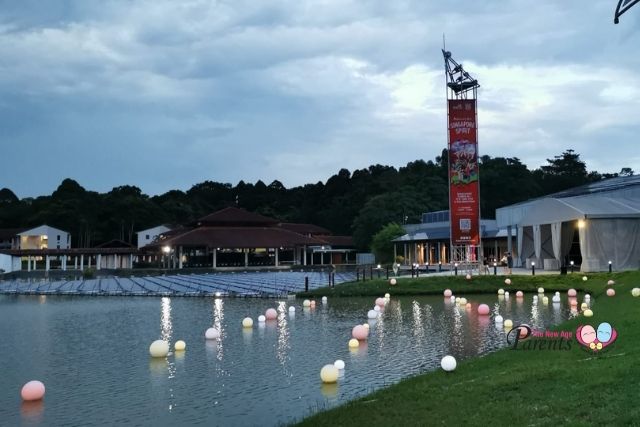 Singapore Discovery Centre Lake