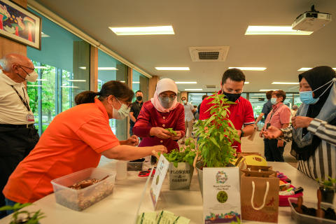 President Halimah Yacob and Minister for National Development Desmond Lee Active Garden