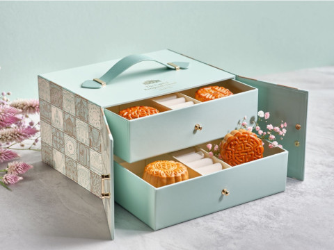 The Capitol Kempinski Hotel Singapore Traditional Mooncakes