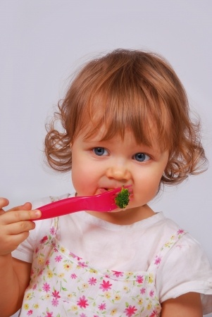 baby testing baby food