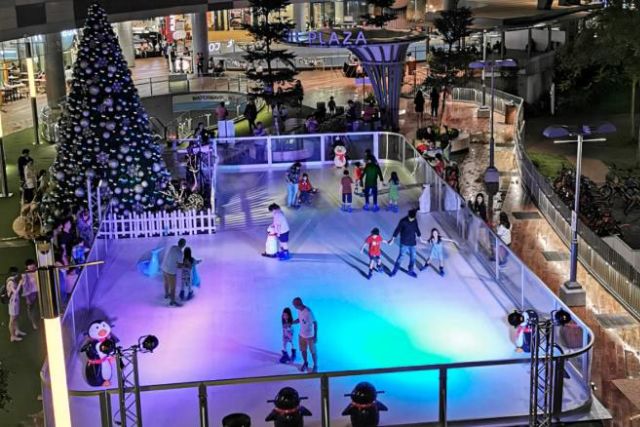 Frasers Property Singapore Malls ice skating