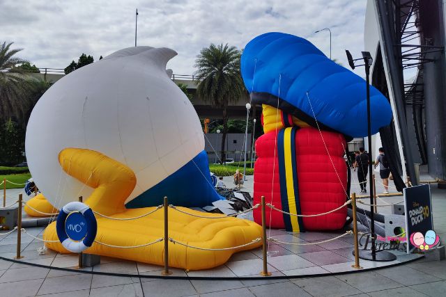 VivoCity Donald Duck installation