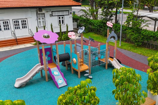 KiddiWinkie Schoolhouse Playground