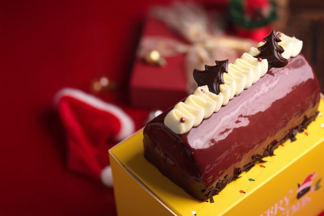 Cat & the Fiddle Christmas Black Forest Log Cheesecake