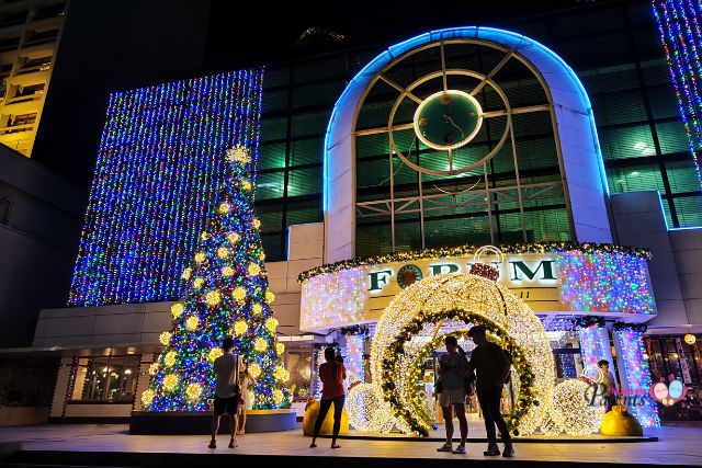 Forum Christmas Light Up