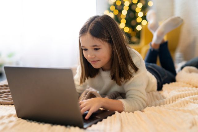 Children Online Freepik