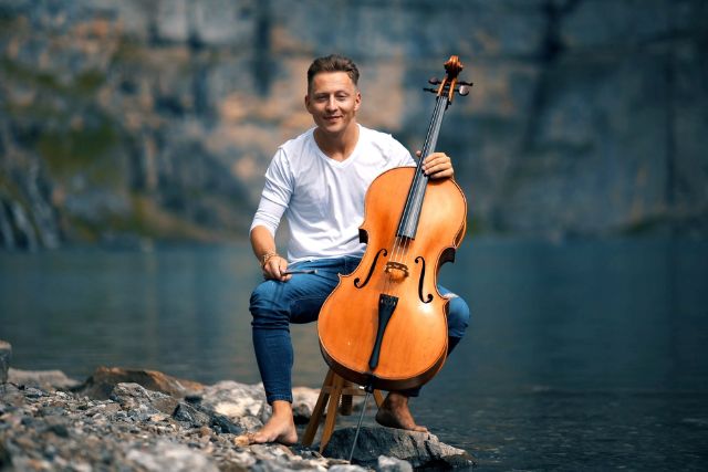 Alpine Adventure JodokCello Performance