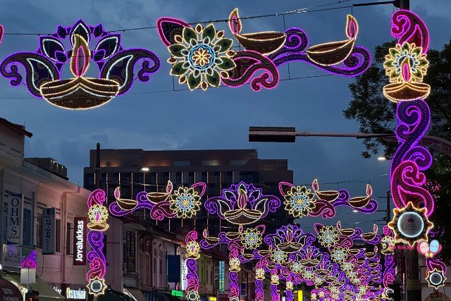 Deepavali Street Light Up Little India