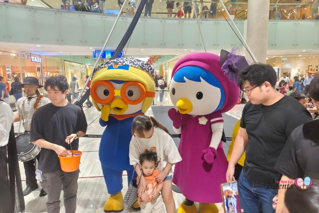 Marina Square Pororo Park mascots