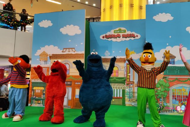 UOL Malls Seseame Street Performance