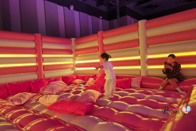 Dopamine Land Cushion Clash