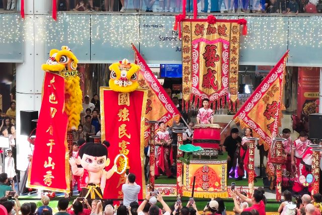 Marina Square Yi Wei Lion Dance