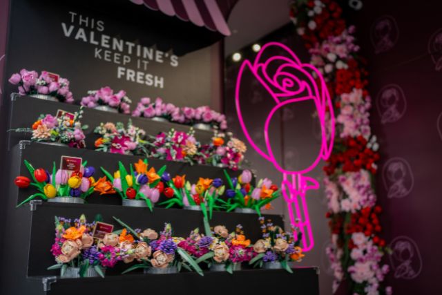 LEGO Botanicals Bloom Bar Bouquet sets