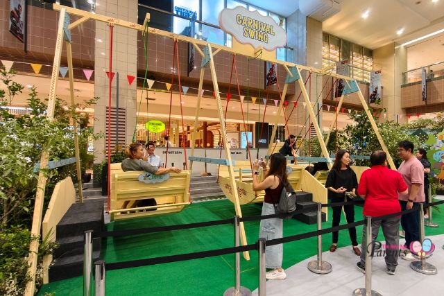 Singapore Garden Festival Takashimaya fairground swings
